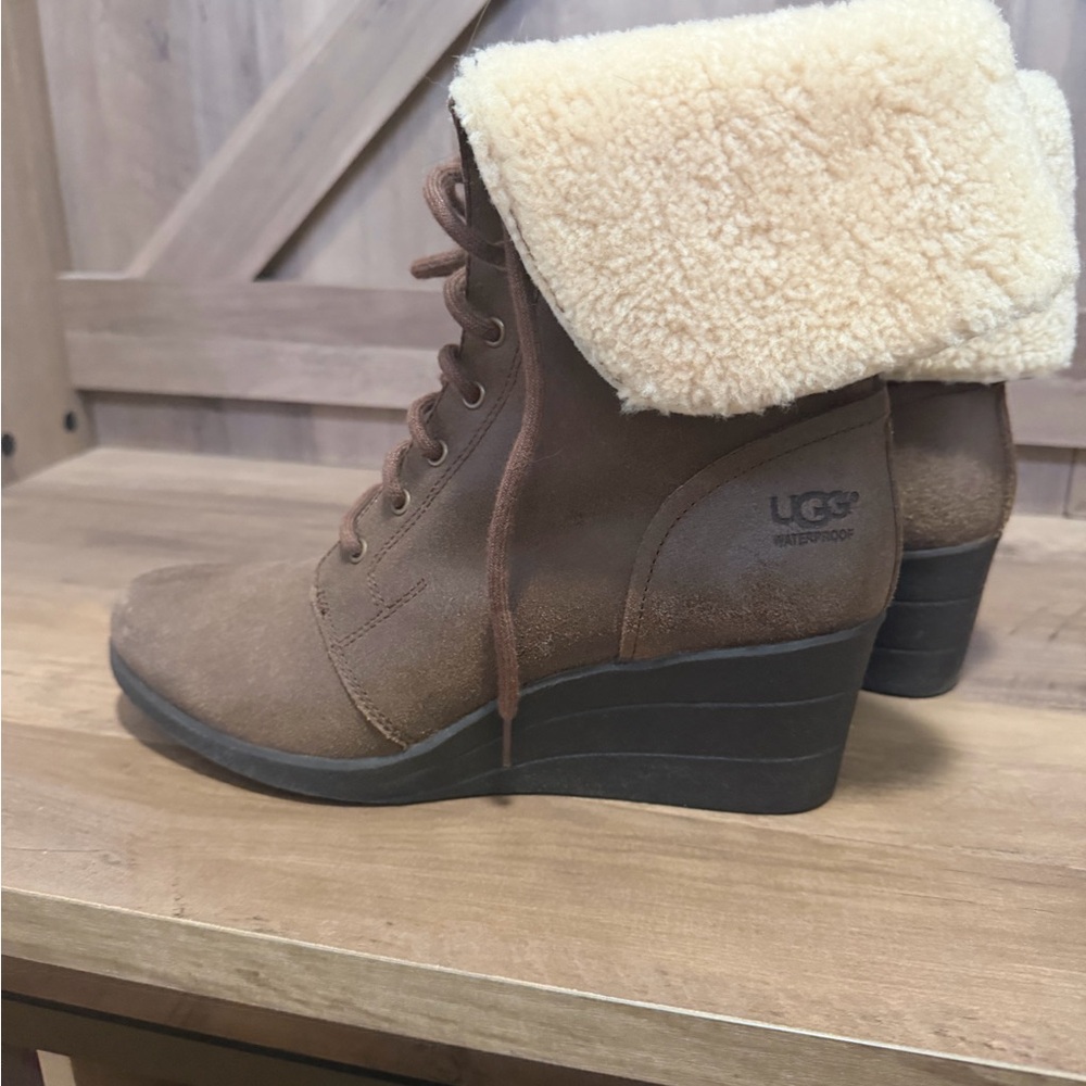 UGG® Women's Zea Leather Uptown Wedge Boots Size 11 - Picture 4 of 8